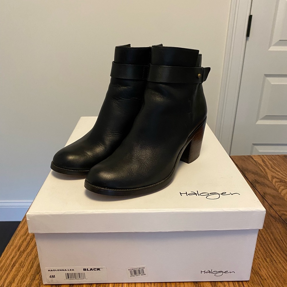 Halogen black booties size 4
